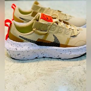 Beige Nike athlete shoes